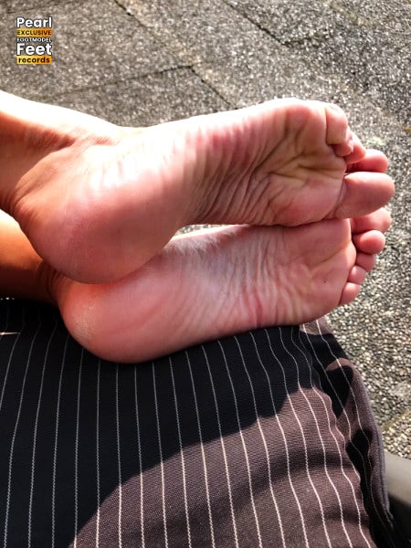 Footmodel Pearl wrinkled soles outdoor