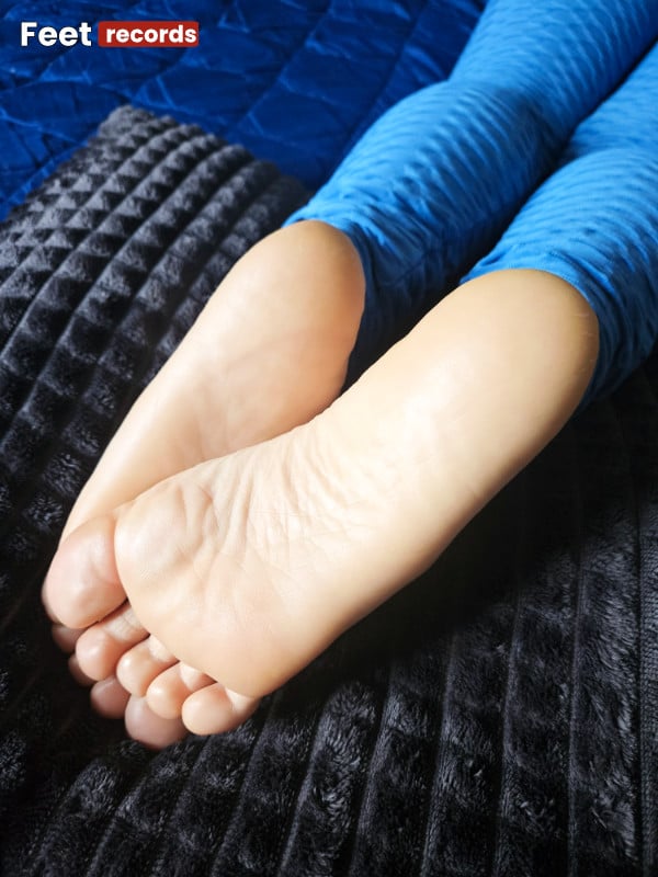 Amy Luxe Foot Fetish Exposed Smooth Soles